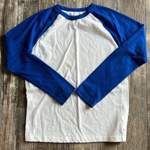 Boys gap long sleeve tee